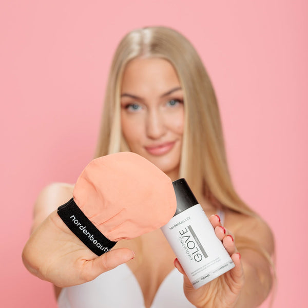 Do I Use Exfoliating Gloves Dry or Wet? The Correct Method
